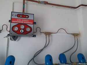Manifold switchover for gas